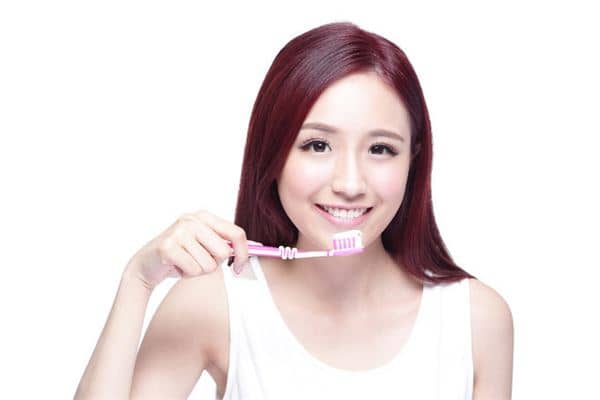 女人梦见刷牙牙齿掉了